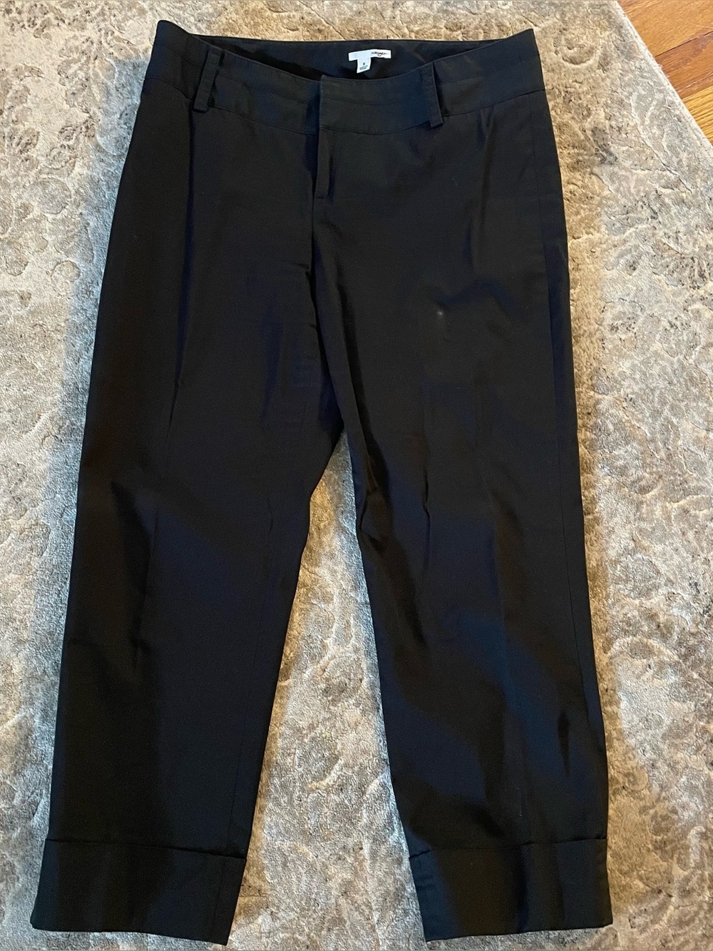 Halogen women’s cropped black pants size 8 with cuffed hem great condition